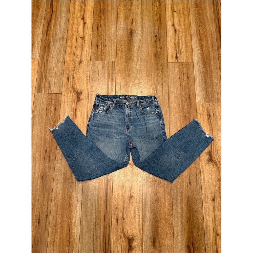 American Eagle Strigid Size 12 Short Medium Wash Straight Leg Jeans